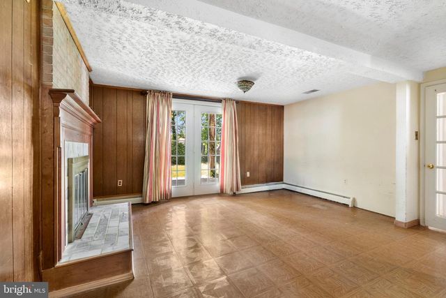 13203 HILLENDALE DR, Woodbridge, VA 22193