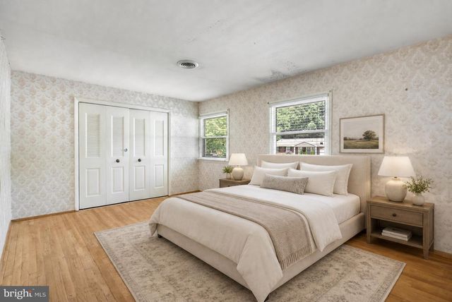 13203 HILLENDALE DR, Woodbridge, VA 22193