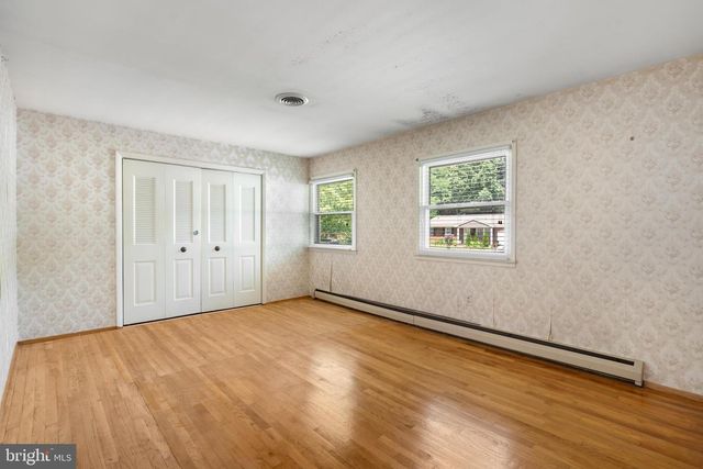 13203 HILLENDALE DR, Woodbridge, VA 22193