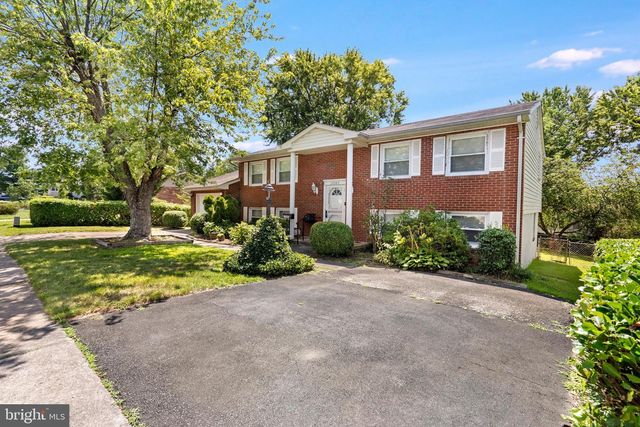 13203 HILLENDALE DR, Woodbridge, VA 22193