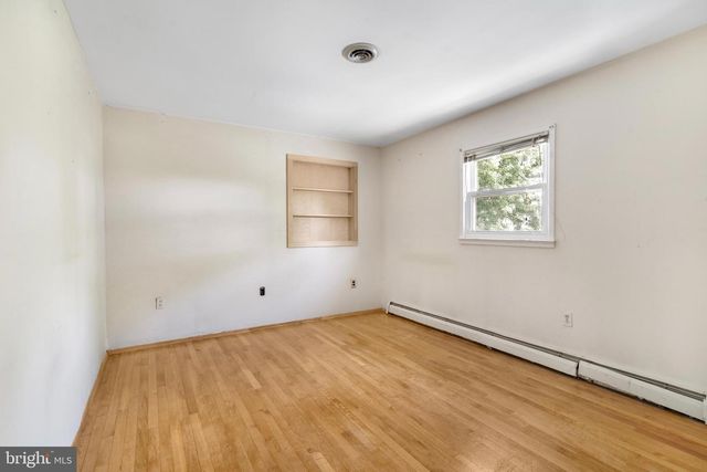 13203 HILLENDALE DR, Woodbridge, VA 22193
