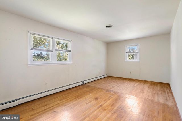 13203 HILLENDALE DR, Woodbridge, VA 22193