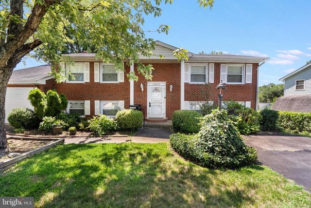 13203 HILLENDALE DR, Woodbridge, VA 22193