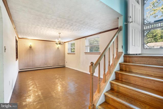 13203 HILLENDALE DR, Woodbridge, VA 22193