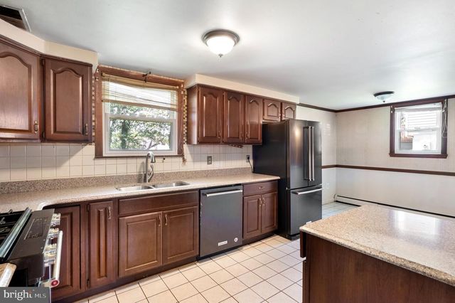 13203 HILLENDALE DR, Woodbridge, VA 22193