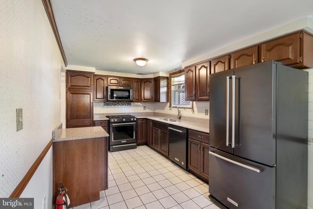13203 HILLENDALE DR, Woodbridge, VA 22193