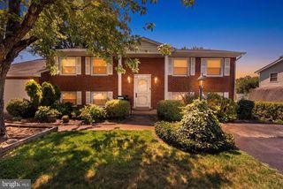 13203 HILLENDALE DR, Woodbridge, VA 22193