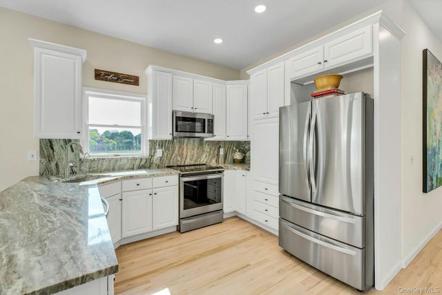 56 S Country Road, Westhampton, NY 11977