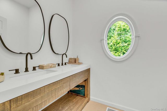 56 S Country Road, Westhampton, NY 11977