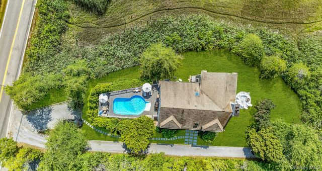 56 S Country Road, Westhampton, NY 11977