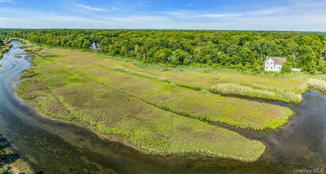 56 S Country Road, Westhampton, NY 11977