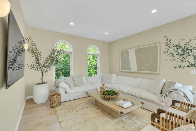 56 S Country Road, Westhampton, NY 11977