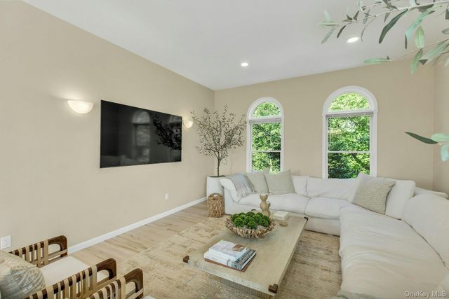 56 S Country Road, Westhampton, NY 11977