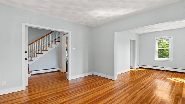 814 W Shore Road, Warwick, RI 02889