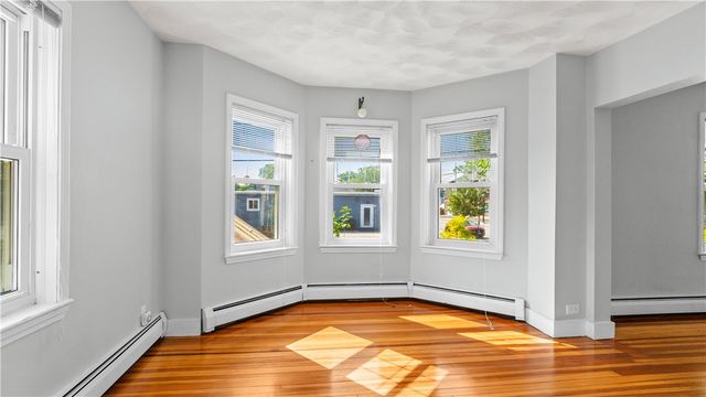 814 W Shore Road, Warwick, RI 02889