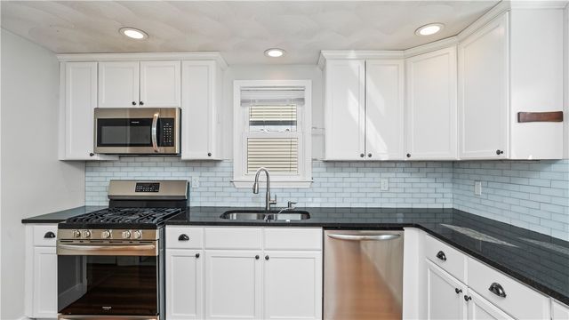 814 W Shore Road, Warwick, RI 02889
