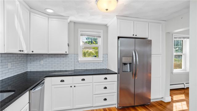 814 W Shore Road, Warwick, RI 02889