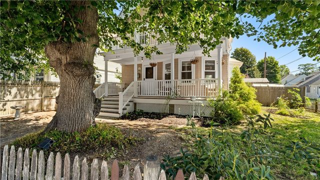 814 W Shore Road, Warwick, RI 02889