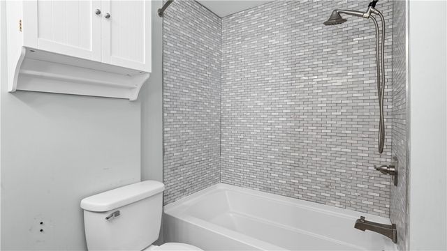 814 W Shore Road, Warwick, RI 02889