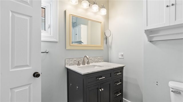 814 W Shore Road, Warwick, RI 02889