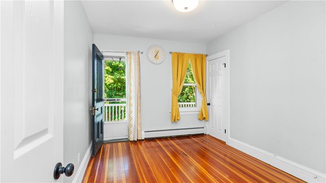 814 W Shore Road, Warwick, RI 02889