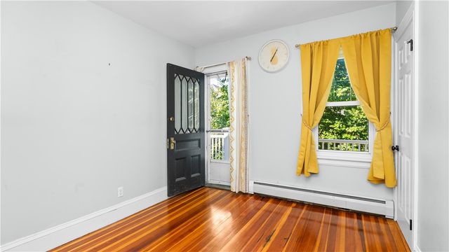 814 W Shore Road, Warwick, RI 02889