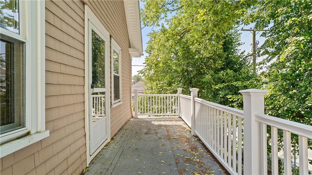 814 W Shore Road, Warwick, RI 02889