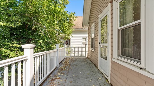 814 W Shore Road, Warwick, RI 02889