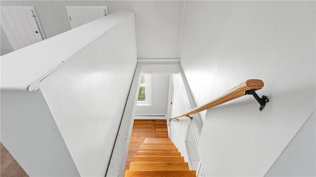 814 W Shore Road, Warwick, RI 02889