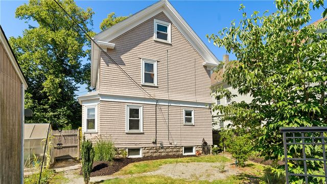 814 W Shore Road, Warwick, RI 02889