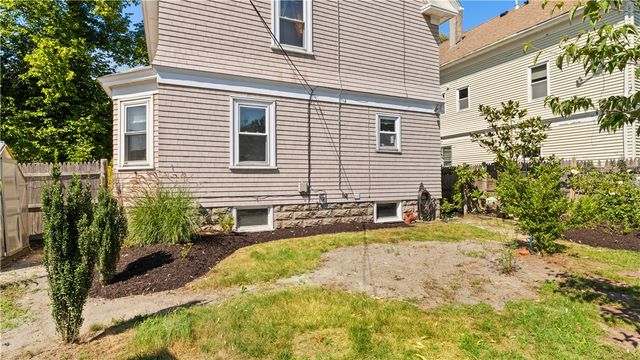 814 W Shore Road, Warwick, RI 02889