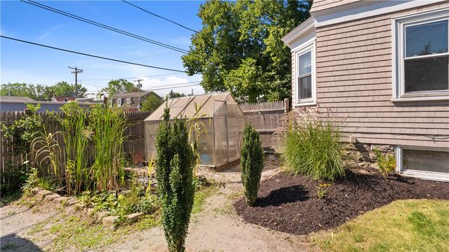 814 W Shore Road, Warwick, RI 02889