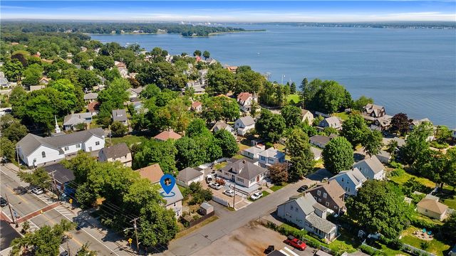 814 W Shore Road, Warwick, RI 02889