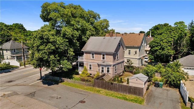 814 W Shore Road, Warwick, RI 02889
