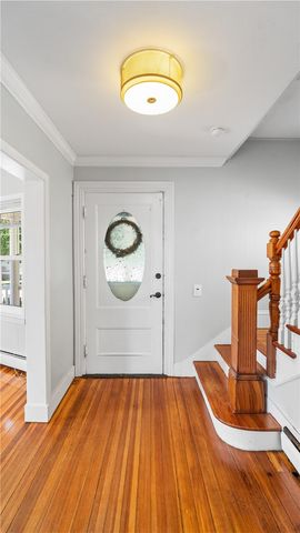 814 W Shore Road, Warwick, RI 02889