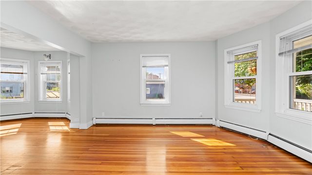 814 W Shore Road, Warwick, RI 02889
