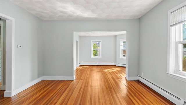 814 W Shore Road, Warwick, RI 02889