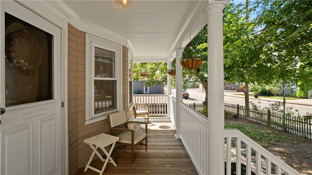 814 W Shore Road, Warwick, RI 02889