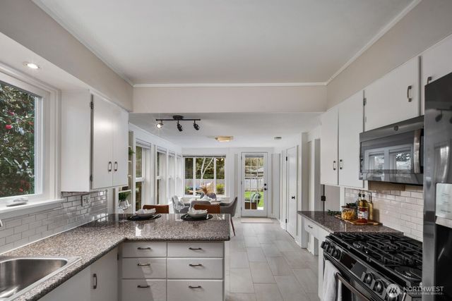 7941 30th Avenue SW, Seattle, WA 98126