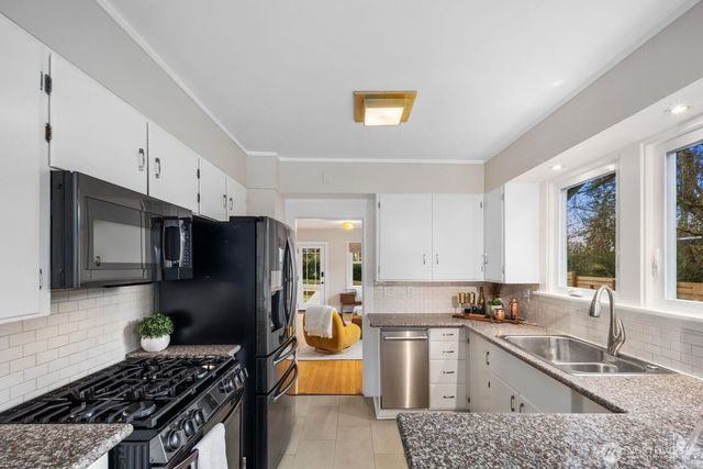 7941 30th Avenue SW, Seattle, WA 98126