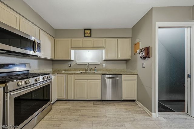 4882 Southwood Drive, Brooklyn, OH 44144