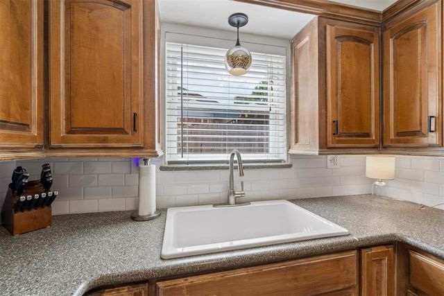 723 E 27th Place, Edmond, OK 73013