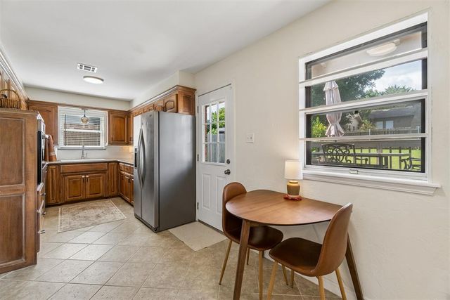 723 E 27th Place, Edmond, OK 73013