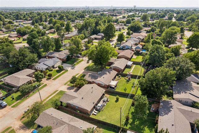 723 E 27th Place, Edmond, OK 73013