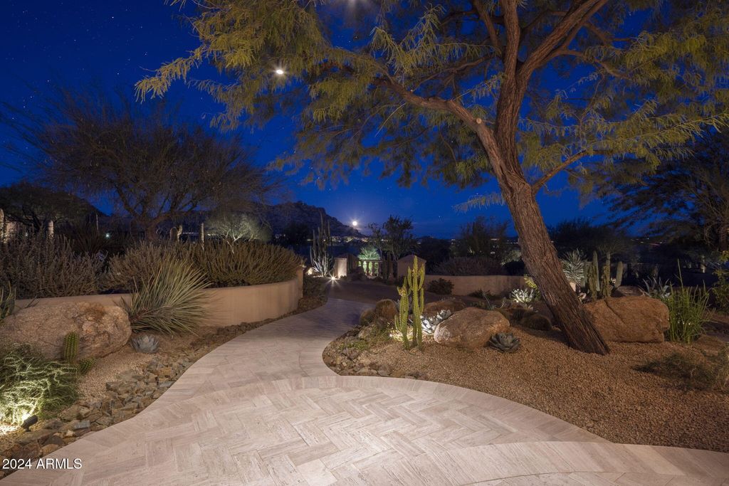 Image 6 of property listing at 26872 N 102ND Street, Scottsdale, AZ 85262