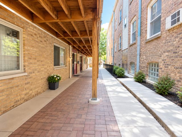 7019 N Ridge Boulevard 1A, Chicago, IL 60645