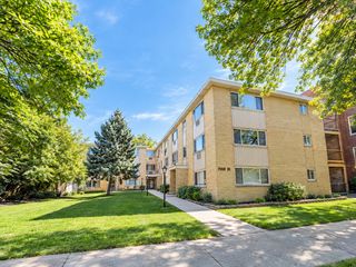 7019 N Ridge Boulevard 1A, Chicago, IL 60645