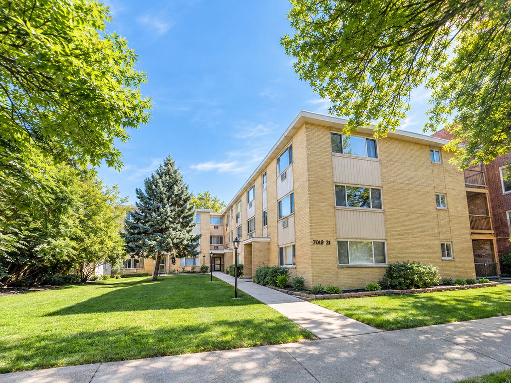 7019 N Ridge Boulevard 1A, Chicago, IL 60645