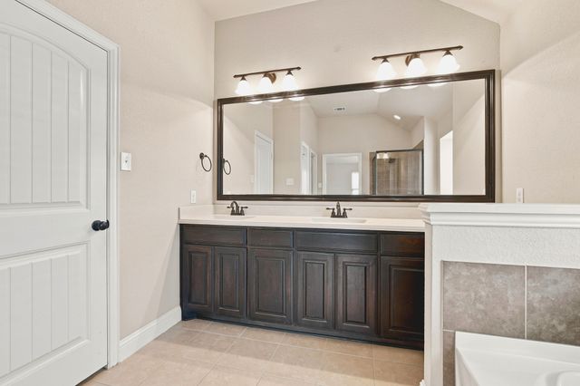 5610 Paradise Drive, Midlothian, TX 76065