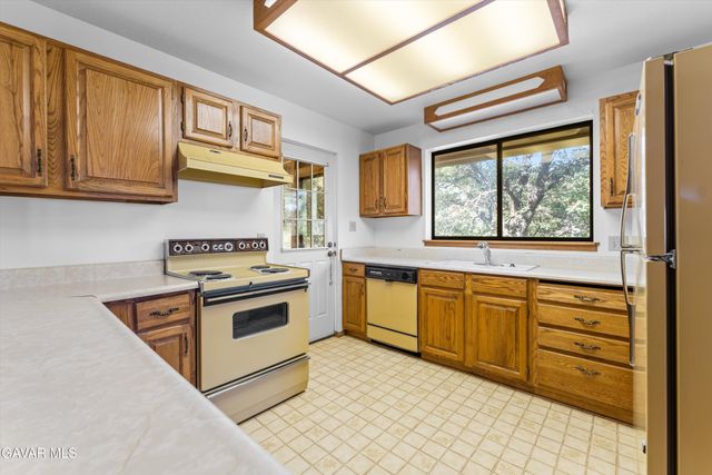 30131 Starland Drive, Tehachapi, CA 93561